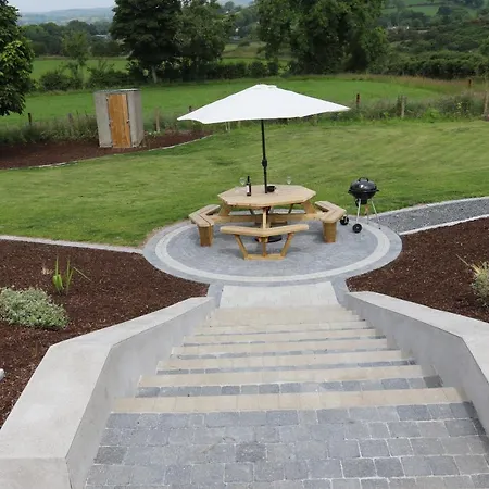 Apartment Laneside Haven, Castleblayney - Accessible Gated With Garden & Recreation Room!